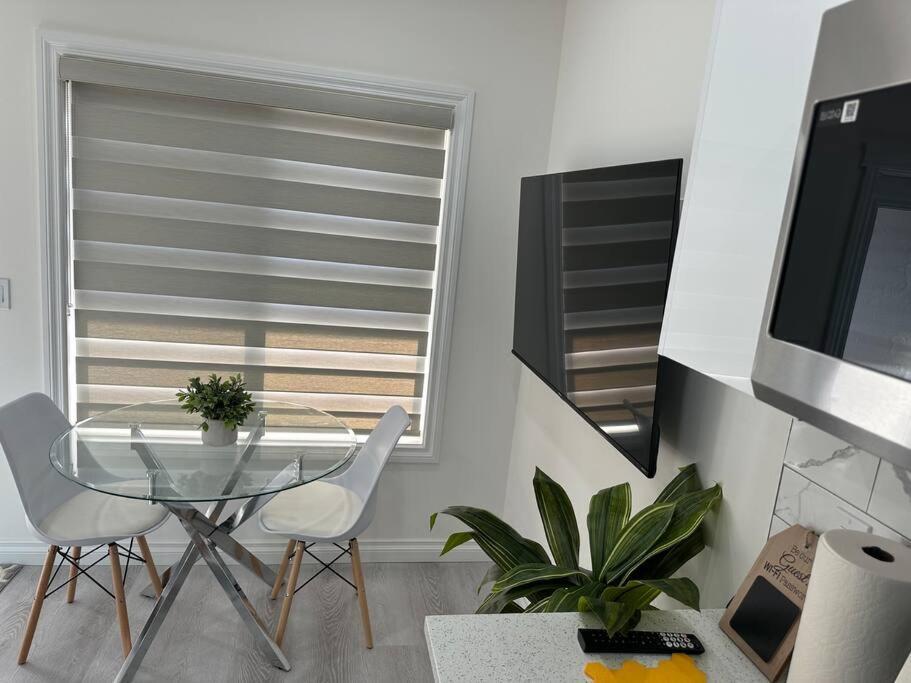 Award Winning Boho Paradise Sunlit Modern Suite YYC Eksteriør bilde
